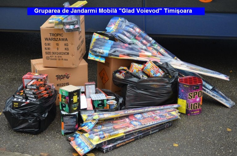  Zeci de mii de articole pirotehnice confiscate şi peste 20 de dosare penale întocmite în luna decembrie