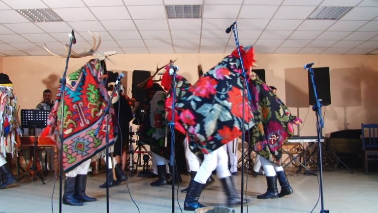 Primăria Moșnița Nouă deschide ușa colindătorilor – VIDEO