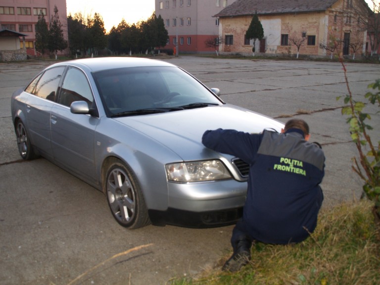 I-au confiscat autoturismul la Frontiera Porţile de Fier I. Bărbat bănuit pentru furtul acestuia