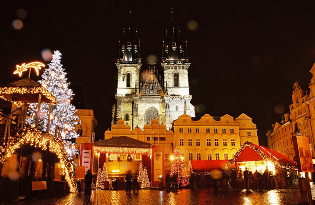 Târgurile de Crăciun. Dacă până acum în top era Viena, tot mai mulţi turişti români preferă Praga