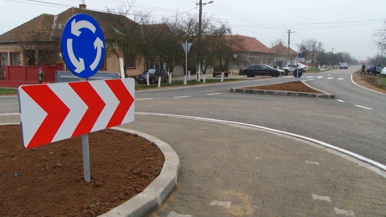 Drumul din Bucovăţ spre Moşniţa, asfaltat pe o porţiune de patru kilometri VIDEO
