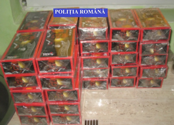 Peste șase mii de articole pirotehnice confiscate dintr-un apartament