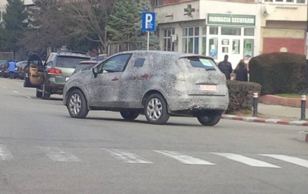 Primele imagini spion cu noul SUV de la Dacia