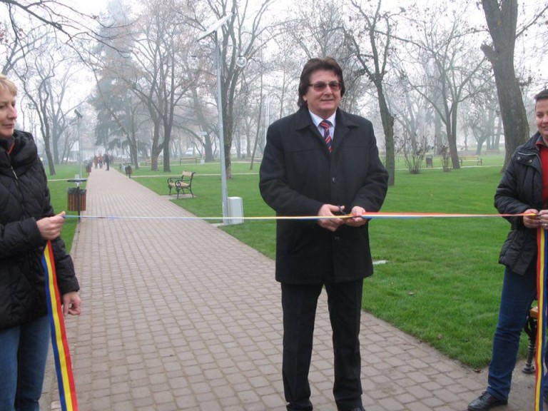 În cursa de 10 000 de… copaci, primarul Nicolae Robu inaugurează un parc