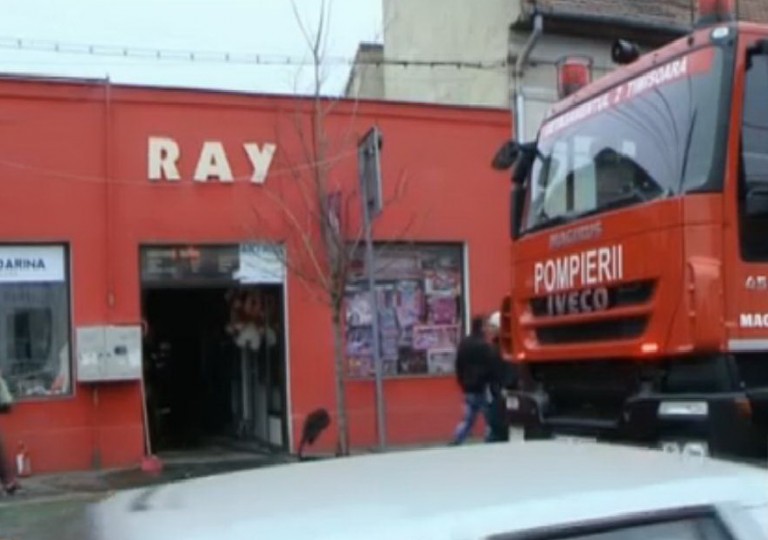 Incendiu în bazare! Un magazin s-a făcut scrum