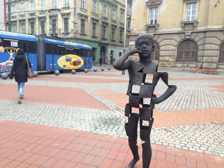 Încă două statui montate în zona istorică a Timişoarei