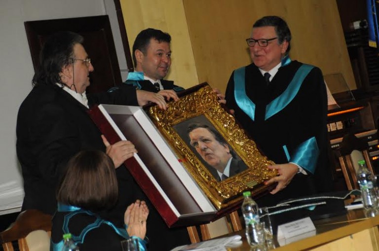 Lovitură de imagine pentru Universitatea de Vest: titlul de Doctor Honoris Causa pentru fostul preşedinte al Comisiei Europene, Jose Manuel Barroso-VIDEO