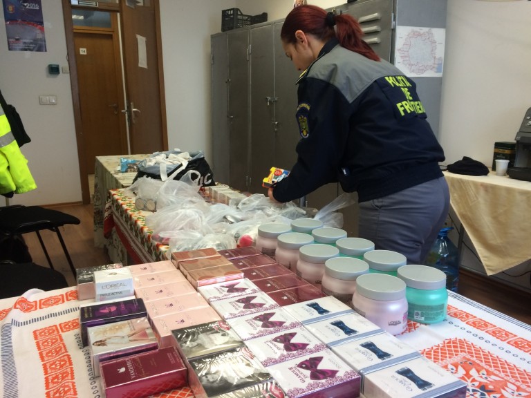 Cosmetice cu probleme, descoperite de polițiști