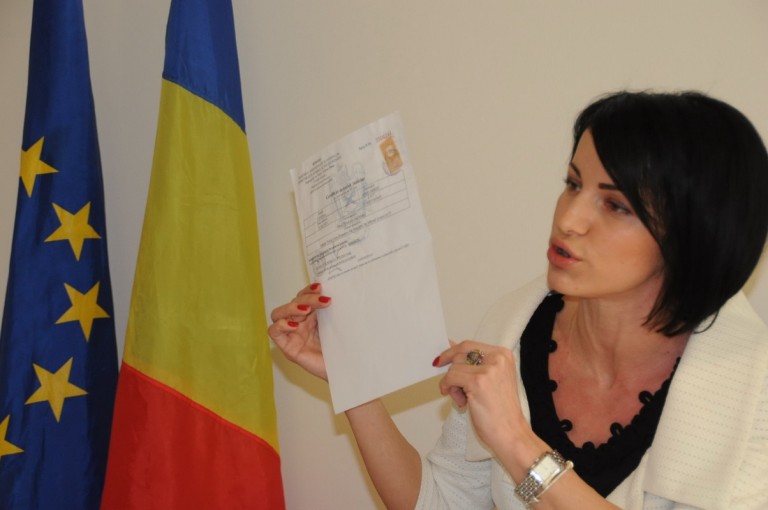 Politica datului la gioale şi a fluturatului de caziere FOTO