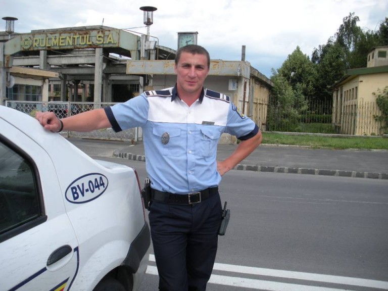 „Salut, dak am un tatoaj…”. Marian Godina, cel mai cunoscut poliţist din România, răspunde
