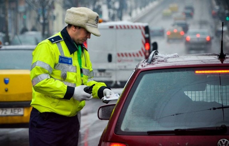 Sute de amenzi pentru șoferii care au încălcat legislația rutieră, în Timiș! Raziile polițiștilor continuă