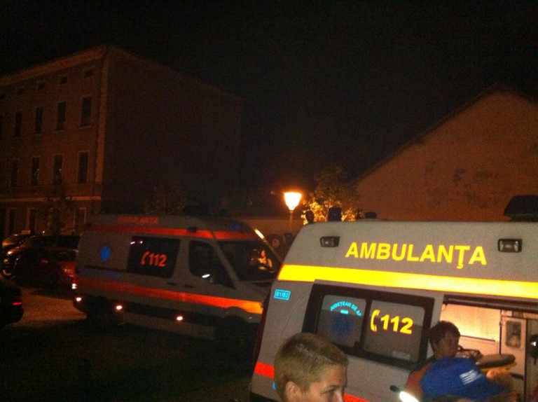 O fată se luptă pentru viață la Spitalul Județean din Timișoara după ce s-a aruncat de la etajul 4