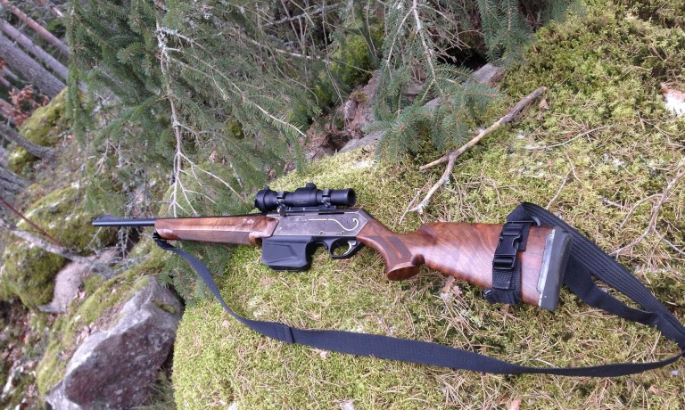 O femeie s-a împușcat din greșeală în față la o partidă de vânătoare
