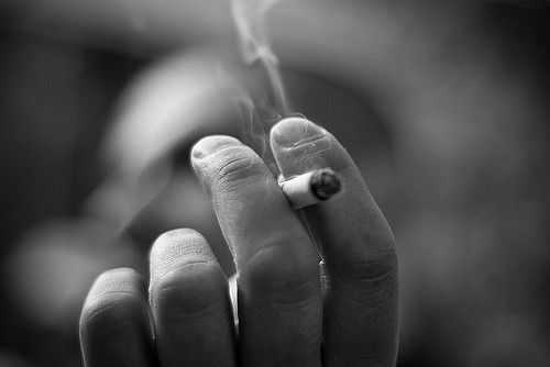Legea antifumat devine și mai aspră! Unde va mai fi interzisă aprinderea țigărilor