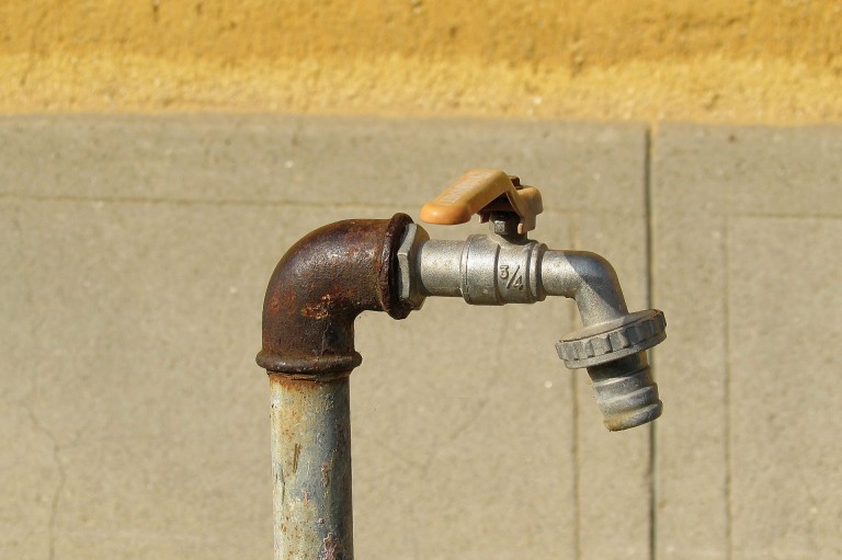 Se întrerupe apa într-o localitate din Timiș pentru igienizarea rețelei de distribuție