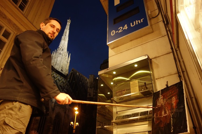 Un artist timișorean a ieșit la pictat pe străzile Vienei