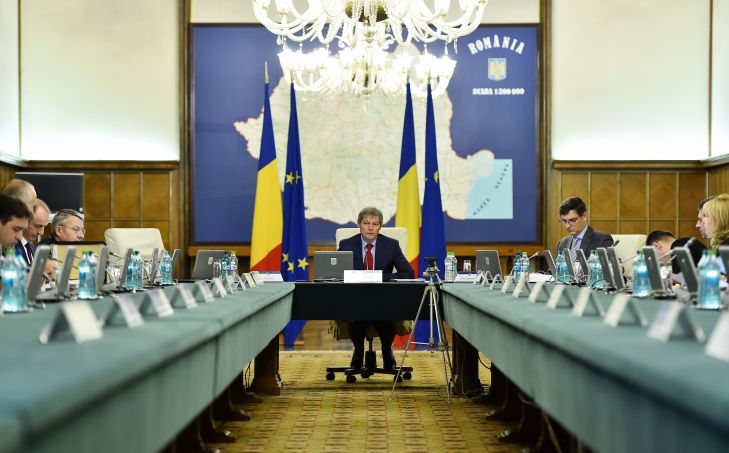 Prevederile care favorizau apariţia cu duiumul de „lucrări ştiinţifice” în puşcării, suspendate!