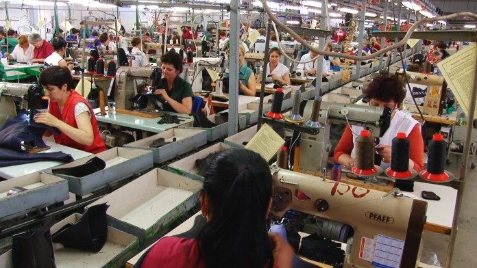 Muncitori industria usoara 4