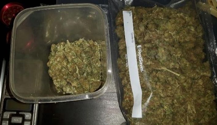 Pistoale, cannabis, ecstasy! Poliţia trage linie după o megaoperaţiune desfăşurată în Banat împotriva traficanţilor de droguri