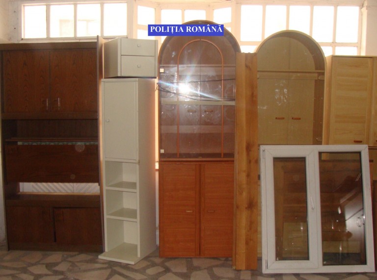 Percheziție la Lugoj: Au furat mobilier și electronice de 10.000 euro