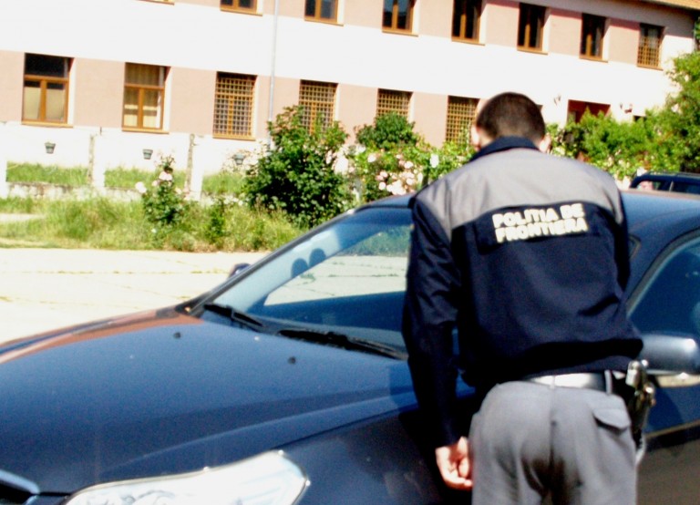 Surpriză la vamă! Ce au descoperit politiștii de frontieră în mașina unor români