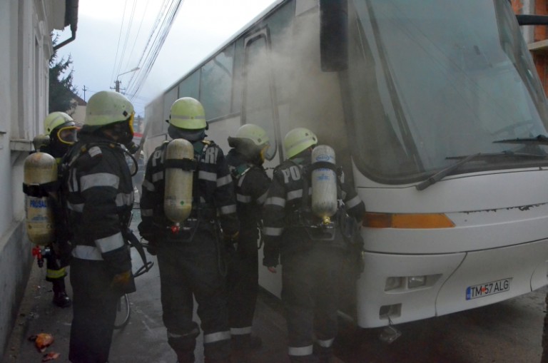 Un autobuz a luat foc în Lugoj