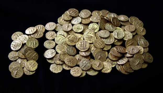 Jaful din siturile arheologice ale Munților Orăștiei. Au recuperat trei monede Koson, se caută încă… 25 de kilograme!