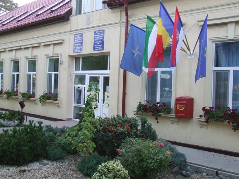 Grevă spontană la Primăria Dumbrăviţa