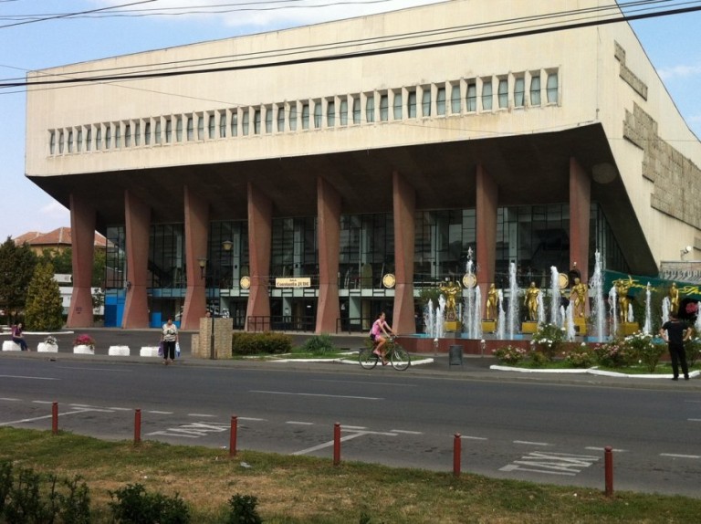 Trei firme vor să reabiliteze fațada și acoperișul Sălii „Constantin Jude”