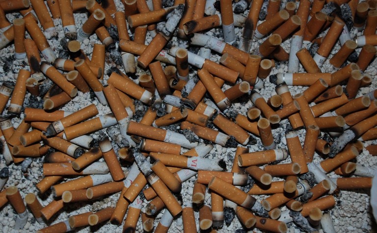 Fumatul, interzis din 16 martie în spaţiile publice închise