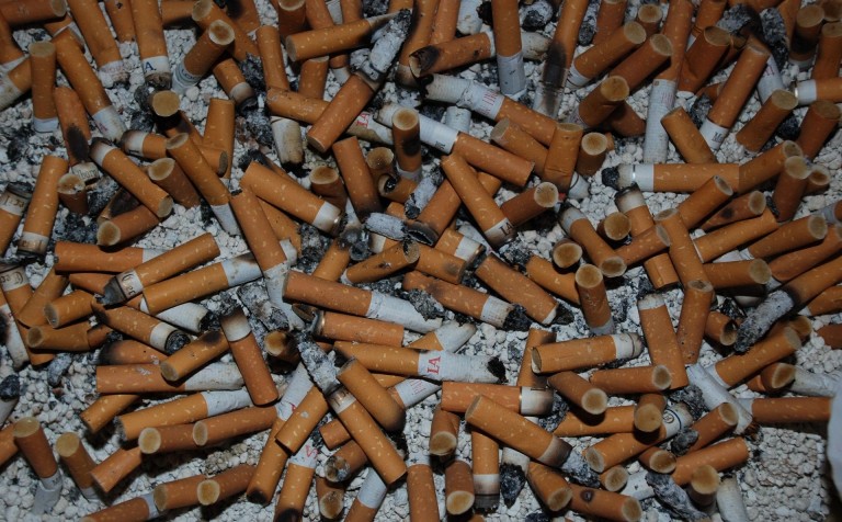 Fumatul, interzis din 16 martie în spaţiile publice închise