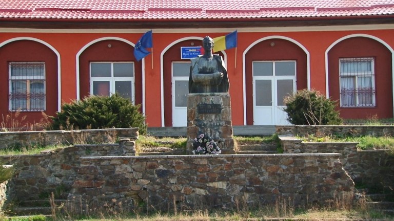 Comuna din România cu cei mai mulți ”onorabili” se află în Timiș!