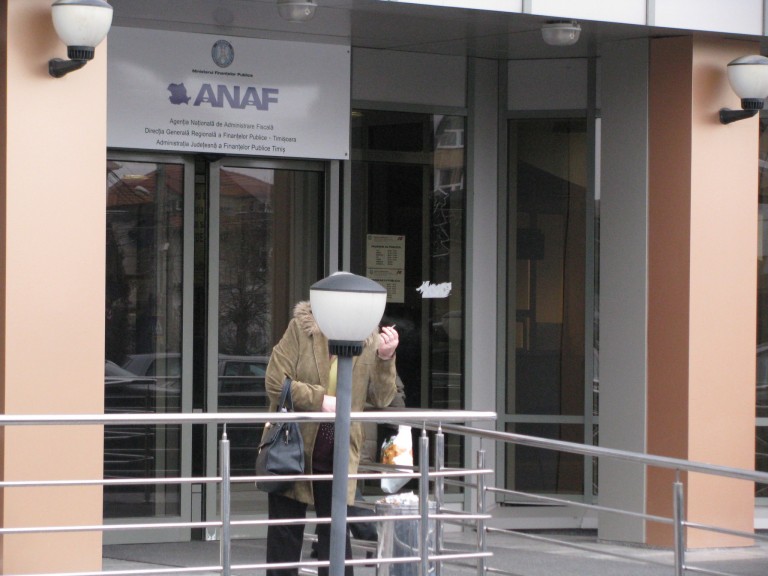 Protest spontan la Finanțe