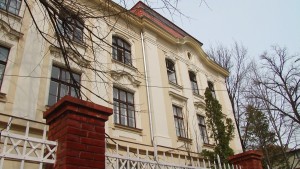 LICEUL LOGA.Still017