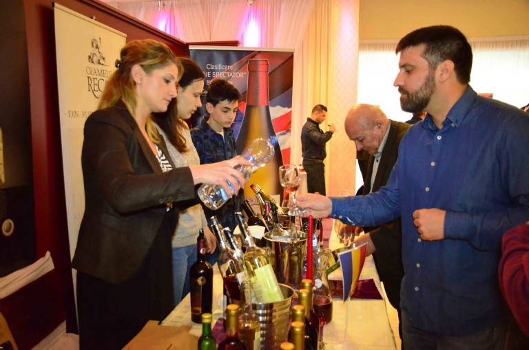 La Vârşeţ s-au decernat premiile concursului de vinuri. Licori româneşti pe podium la VINOFEST 2016