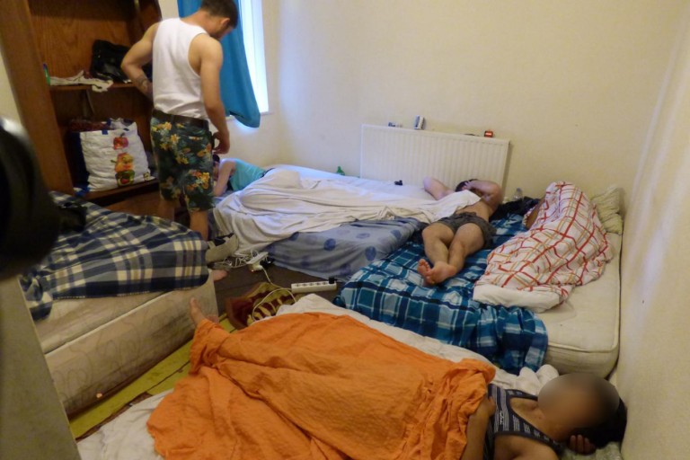 Chiriaşii români din Anglia vor fi verificaţi de Poliţie