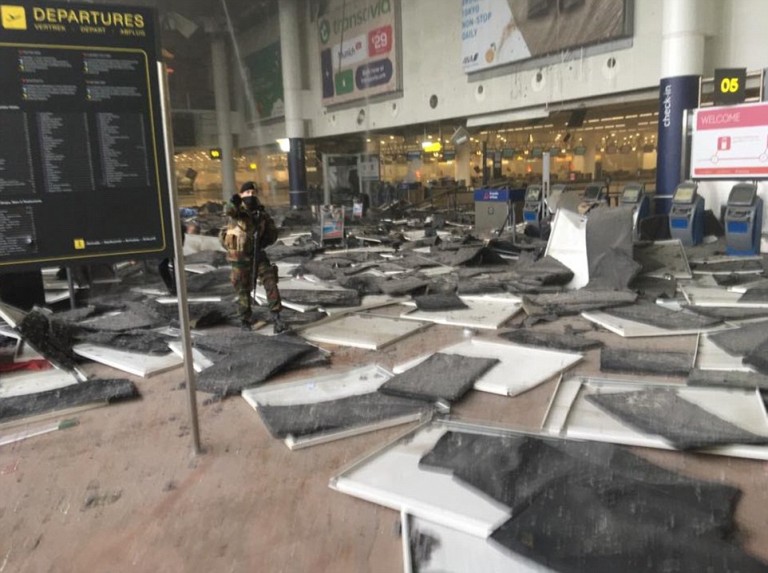 Explozii la Bruxelles. Două la aeroport şi una la metrou. Cel puţin 11 morţi şi 25 de răniţi-VIDEO