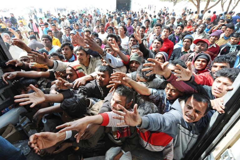 Allahu Akbar!… Primul val de imigranți în România. Sirieni și yemeniți între 7 luni şi 50 de ani…