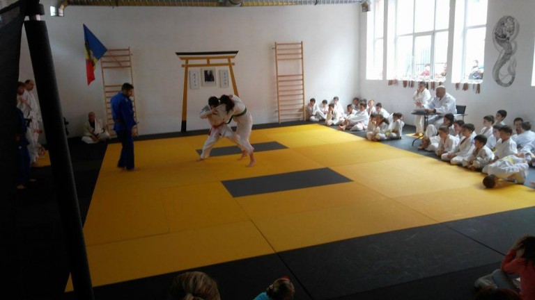 200 de judoka timișoreni fac spectacol pe tatami