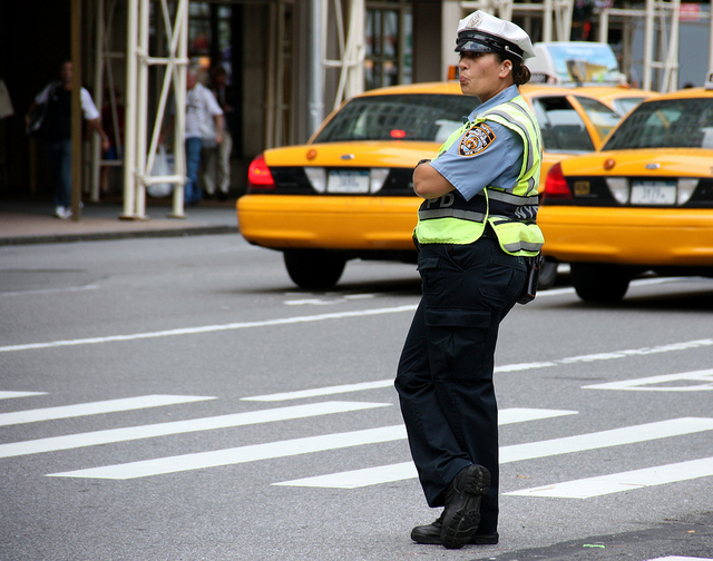 Liber la urinat pe stradă! Poliţia are treburi mai „serioase”