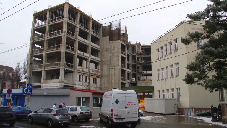 Primăria Timișoara amenință firma liberalului Olariu că-i va rezilia contractul! Dacă acesta nu va finaliza clădirea Spitalului de Copii în termenul convenit-VIDEO