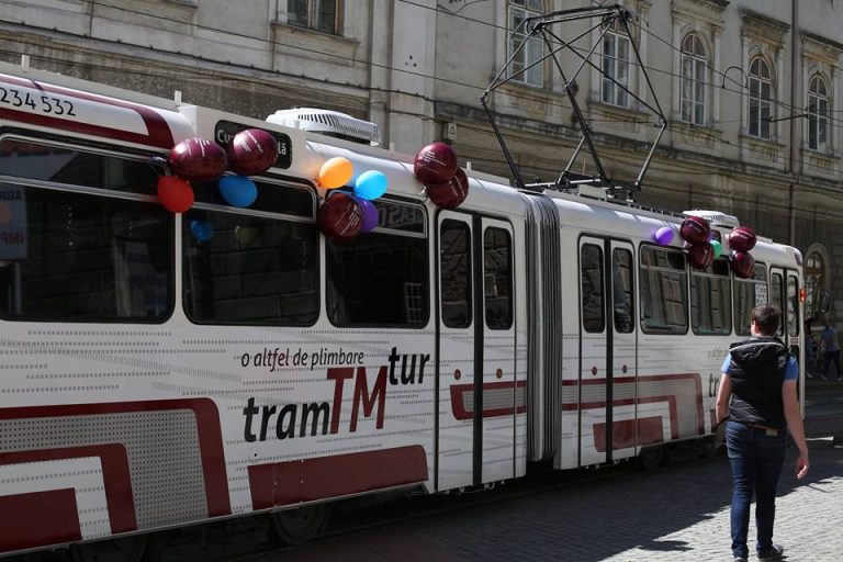 „Un tramvai numit speranță” a circulat pe străzile Timișoarei, pentru oamenii care suferă de o boală rară