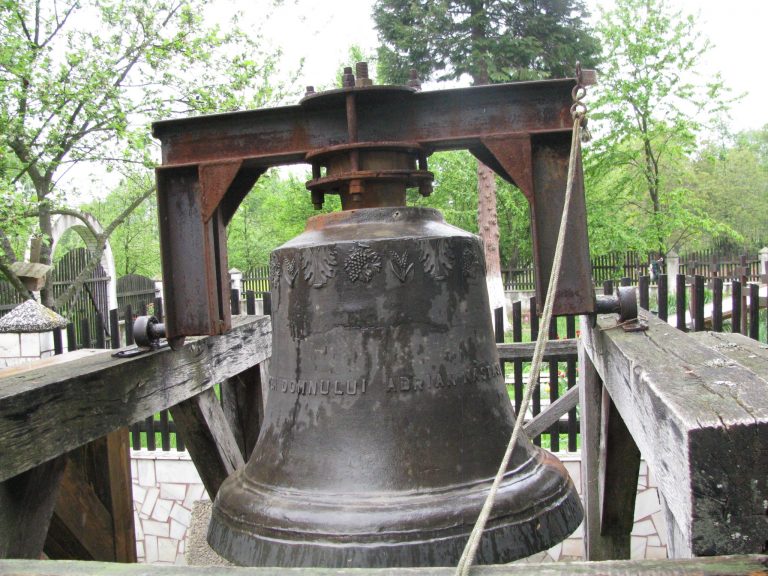 Donațiile făcute la Biserică nu i-au scutit pe foști și actuali demnitari de problemele cu justiția. FOTO