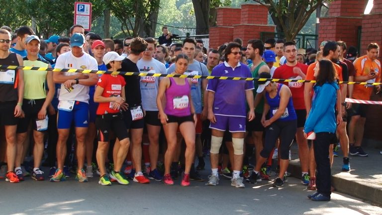 Mii de timișoreni, în frunte cu Nicolae Robu, au alergat prin centrul orașului pentru a susține mai multe proiecte sociale FOTO-VIDEO