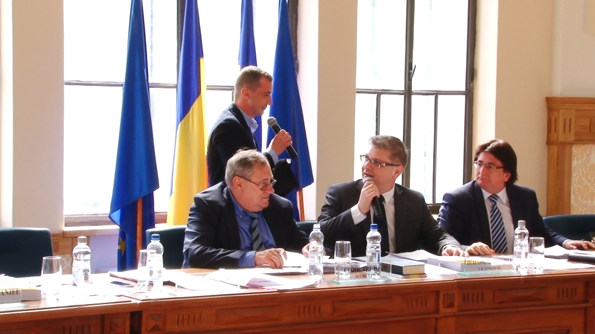 Primarul Robu şi consilierul Simonis, dispută pe… anchetatul Popoviciu.Still001