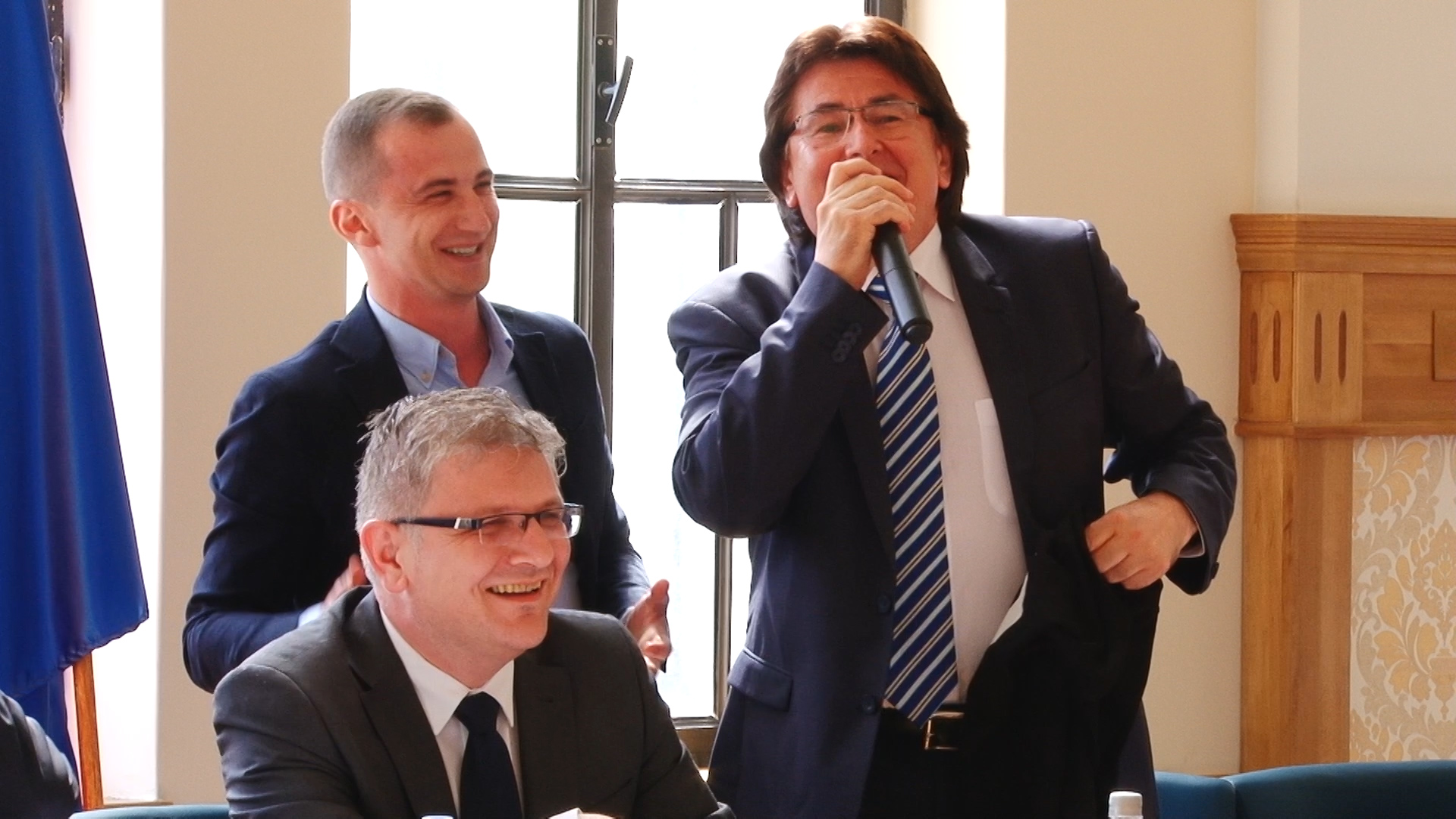 Primarul Robu şi consilierul Simonis, dispută pe… anchetatul Popoviciu.Still008