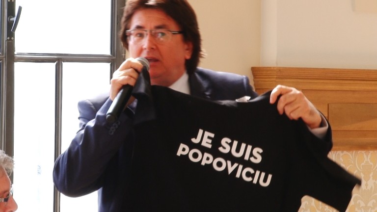 După ce a jucat pe o mână moartă, Cristian Bușoi, Robu defilează acum cu Popoviciu. Ce vor să facă vechii liberali?