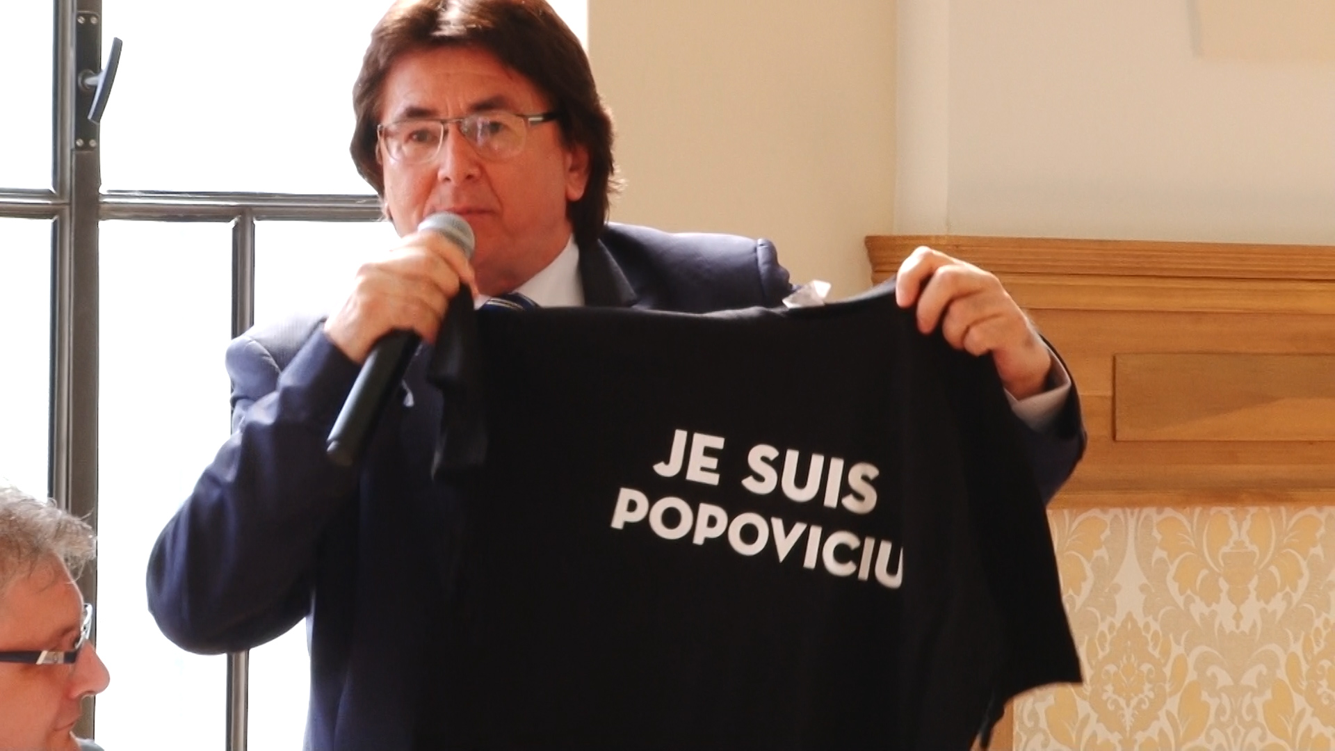 Primarul Robu şi consilierul Simonis, dispută pe… anchetatul Popoviciu.Still011