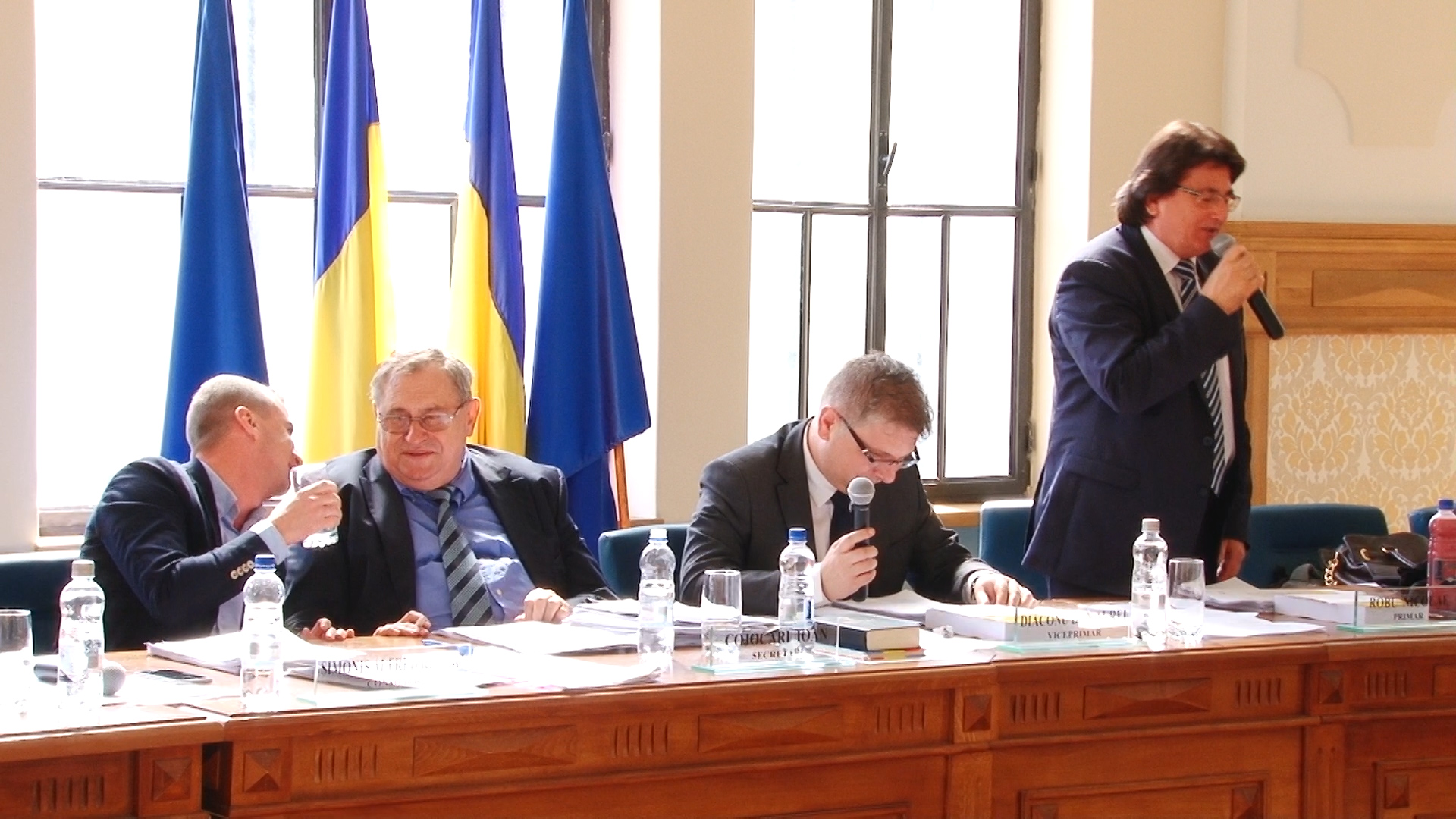 Primarul Robu şi consilierul Simonis, dispută pe… anchetatul Popoviciu.Still014