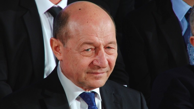 Băsescu demisionează, pe Facebook, de la conducerea PMP